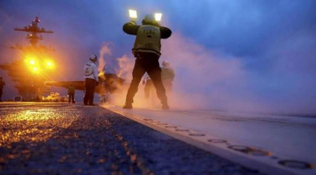 Ελληνικά χέρια δοκιμάζουν το F-35C στο USS Abraham Lincoln (βίντεο)